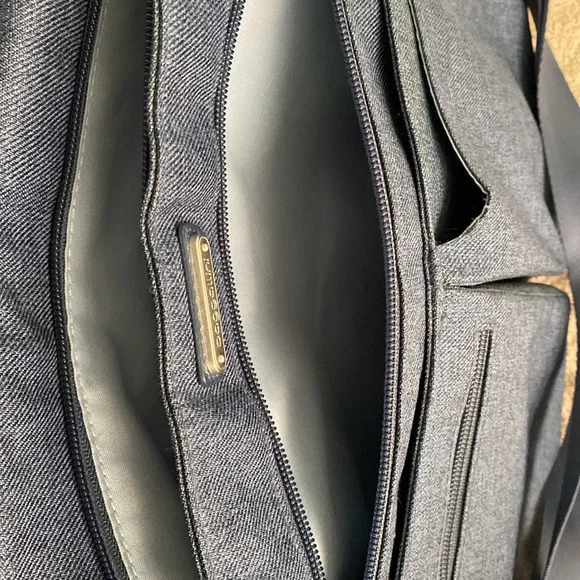 Baggallini Denim Blue Multi Pocket Purse - Picture 7 of 7